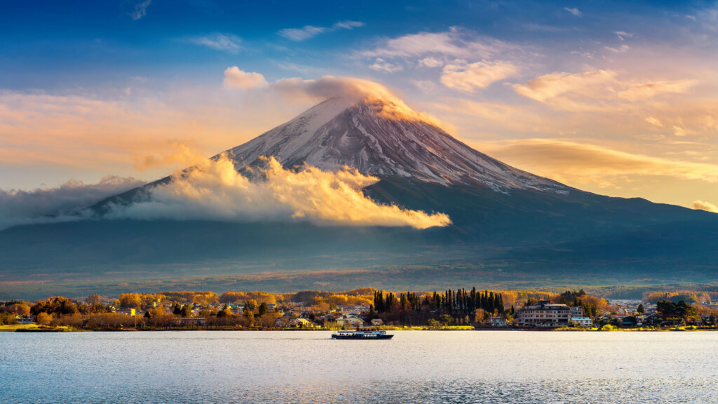 fuji mountain kawaguchiko lake sunset autumn seasons fuji mountain yamanachi japan 2