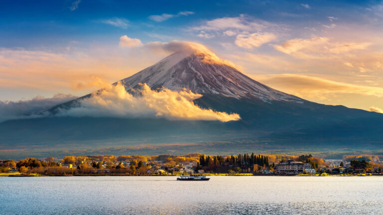 fuji mountain kawaguchiko lake sunset autumn seasons fuji mountain yamanachi japan 2